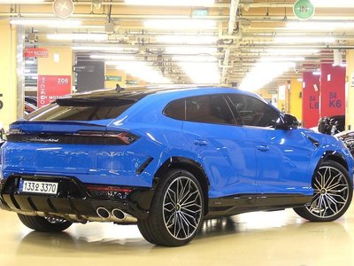 2025 Lamborghini URUS photo 5