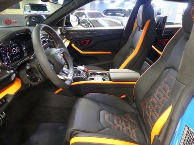 2025 Lamborghini URUS photo 10