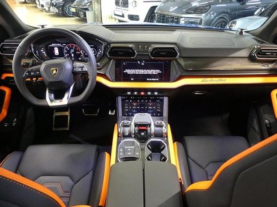 2025 Lamborghini URUS photo 4