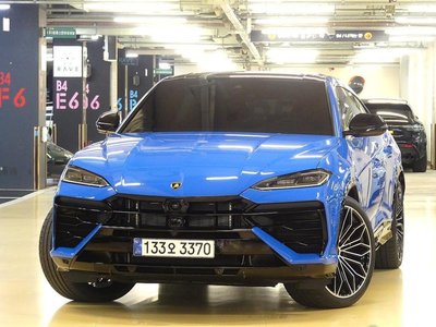 2025 Lamborghini URUS photo 2