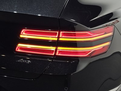 2024 Genesis GV80 thumbnail 11