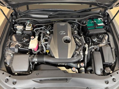 صورة مصغرة 40 لـ 2021 Lexus IS