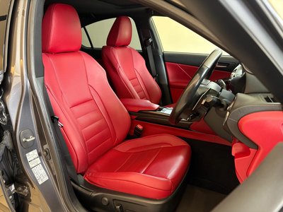 صورة مصغرة 32 لـ 2021 Lexus IS