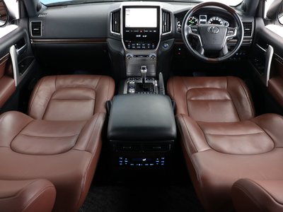 TOYOTA LAND CRUISER 200 - 8