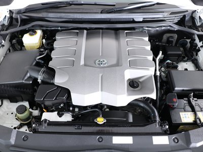 TOYOTA LAND CRUISER 200 - 9