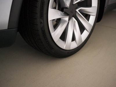 TESLA MODEL Y - 4
