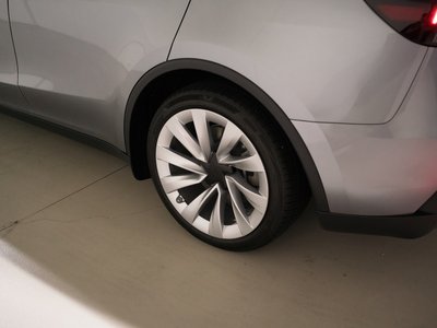TESLA MODEL Y - 7