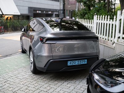 TESLA MODEL Y - 8