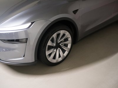 TESLA MODEL Y - 6