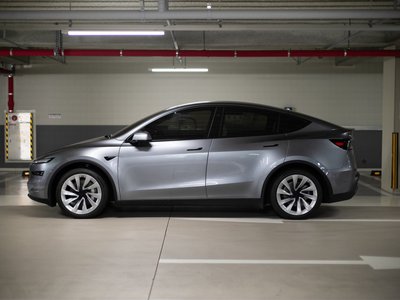 TESLA MODEL Y - 5