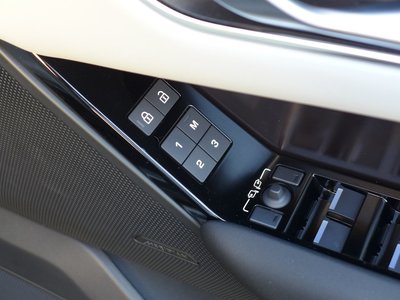 2025 LAND Rover RANGE ROVER VELAR — миниатюра 24
