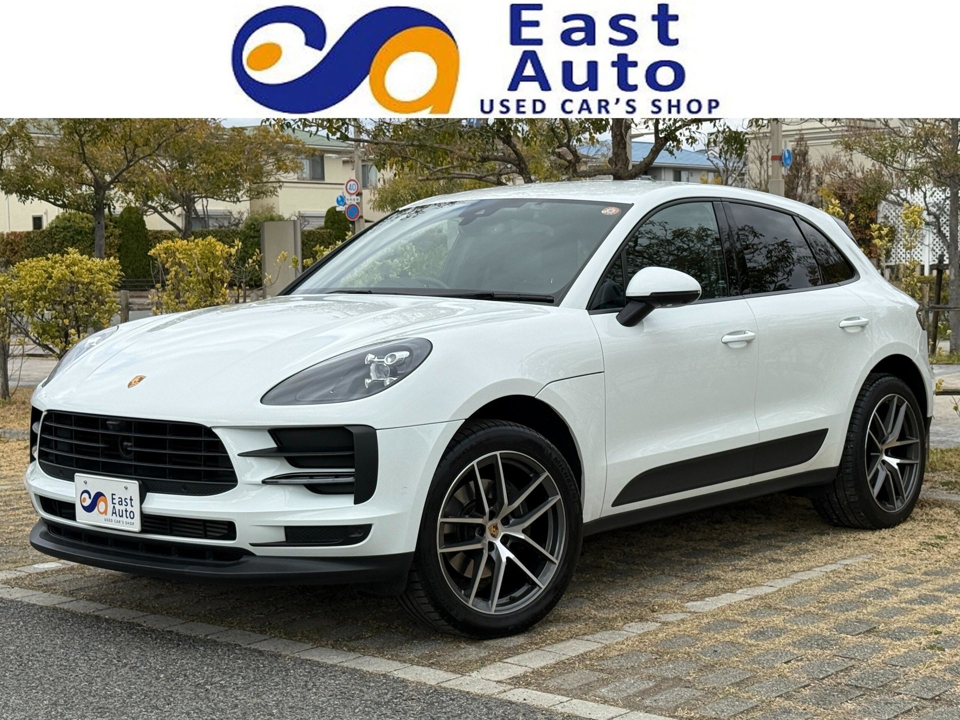 PORSCHE MACAN - View 1