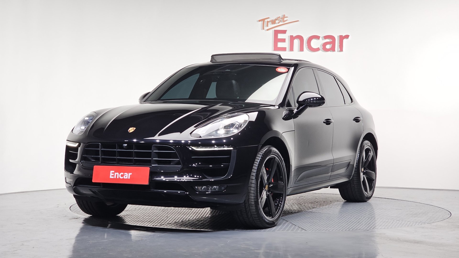 PORSCHE MACAN - View 1