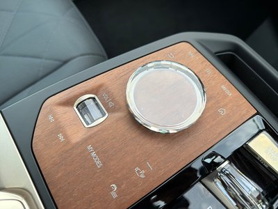 صورة 27 لـ 2022 BMW IX