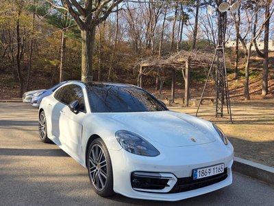 PORSCHE PANAMERA - 1