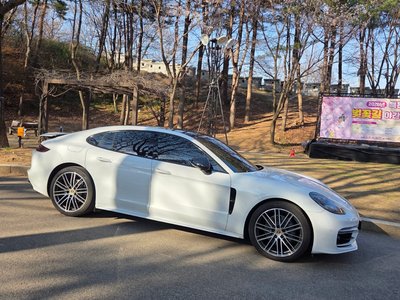 PORSCHE PANAMERA - 4