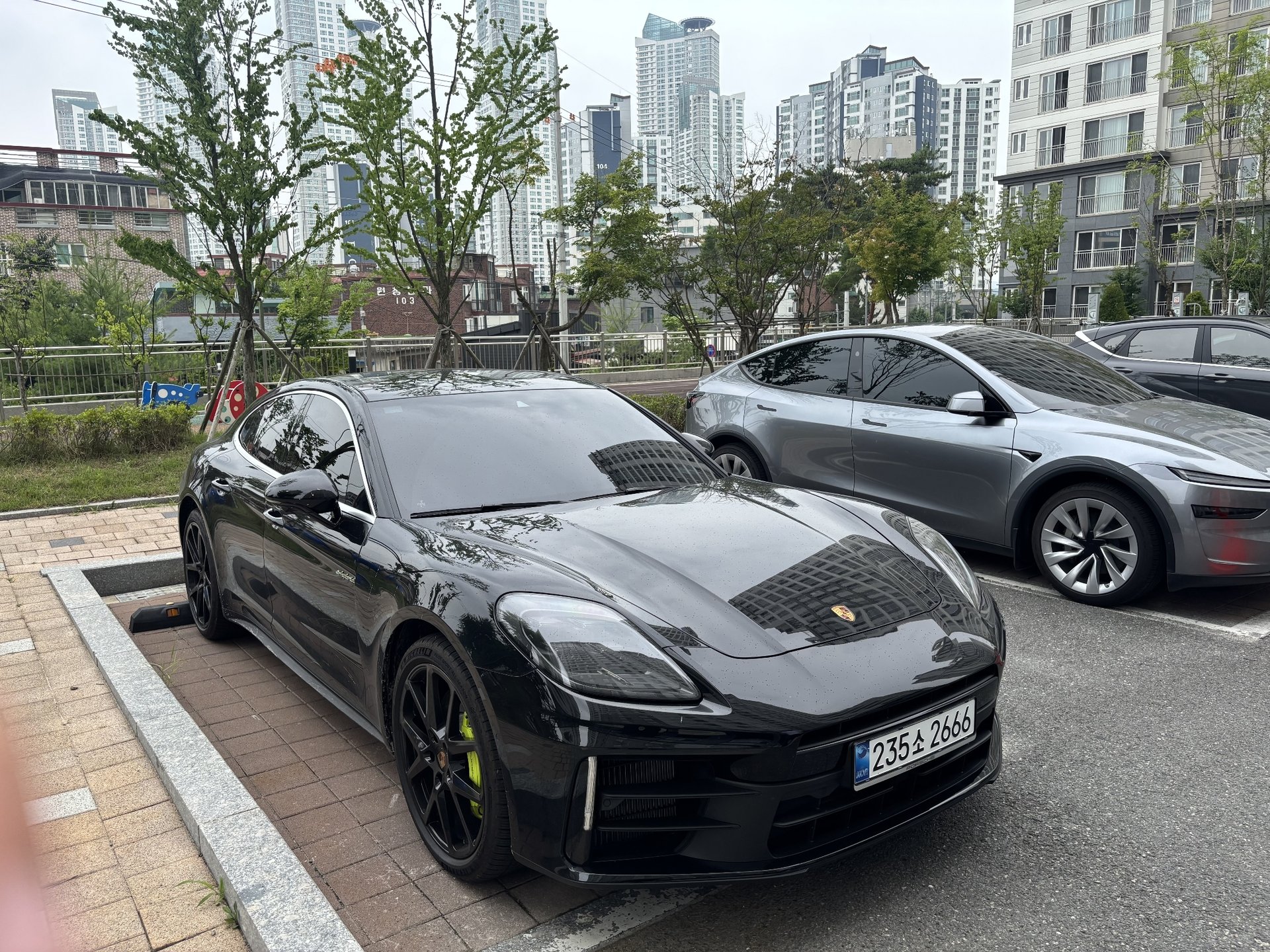 PORSCHE PANAMERA - View 1