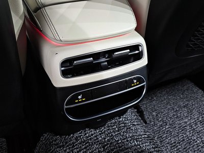 2023 Genesis GV70 thumbnail 19