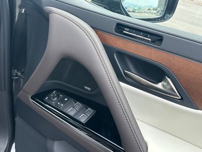 2026 Lexus LX — миниатюра 30