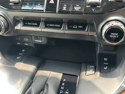 2026 Lexus LX — миниатюра 23
