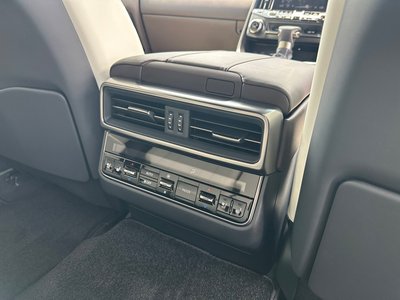 2026 Lexus LX — миниатюра 33