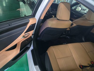 صورة 2 لـ 2023 Lexus ES