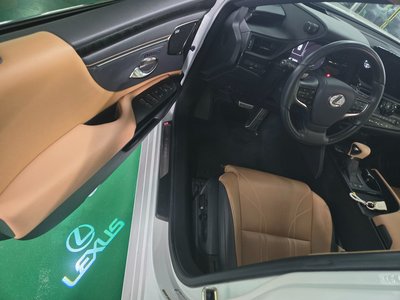 صورة 3 لـ 2023 Lexus ES