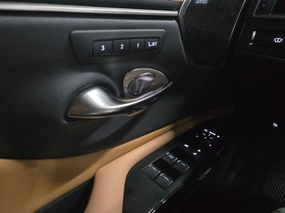 صورة 5 لـ 2023 Lexus ES