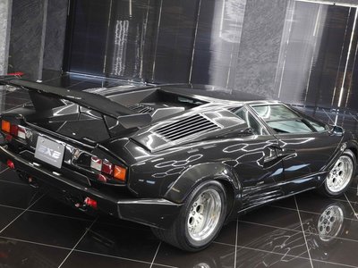 LAMBORGHINI COUNTACH - 9