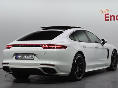 PORSCHE PANAMERA - 4