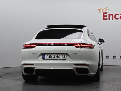 PORSCHE PANAMERA - 3