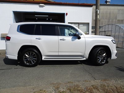 TOYOTA LAND CRUISER 300 - 7