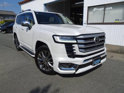 TOYOTA LAND CRUISER 300 - 8