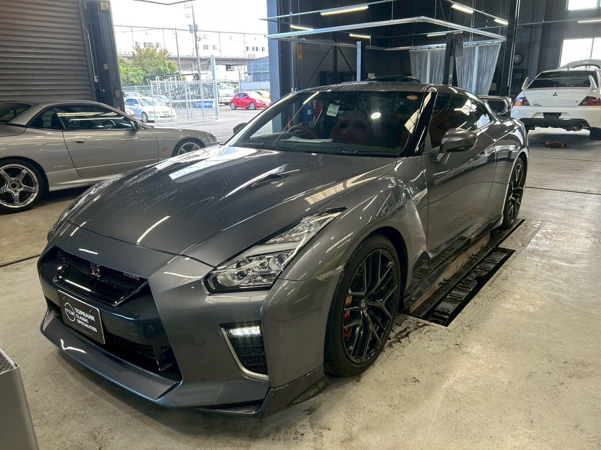 NISSAN GT-R - View 1