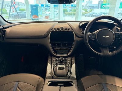 صورة 15 لـ 2024 Aston Martin DBX