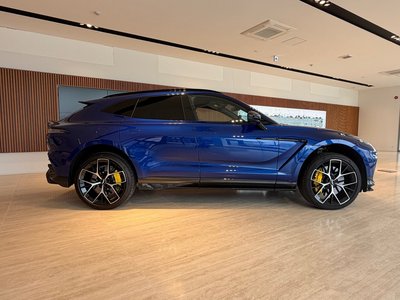 صورة 7 لـ 2024 Aston Martin DBX