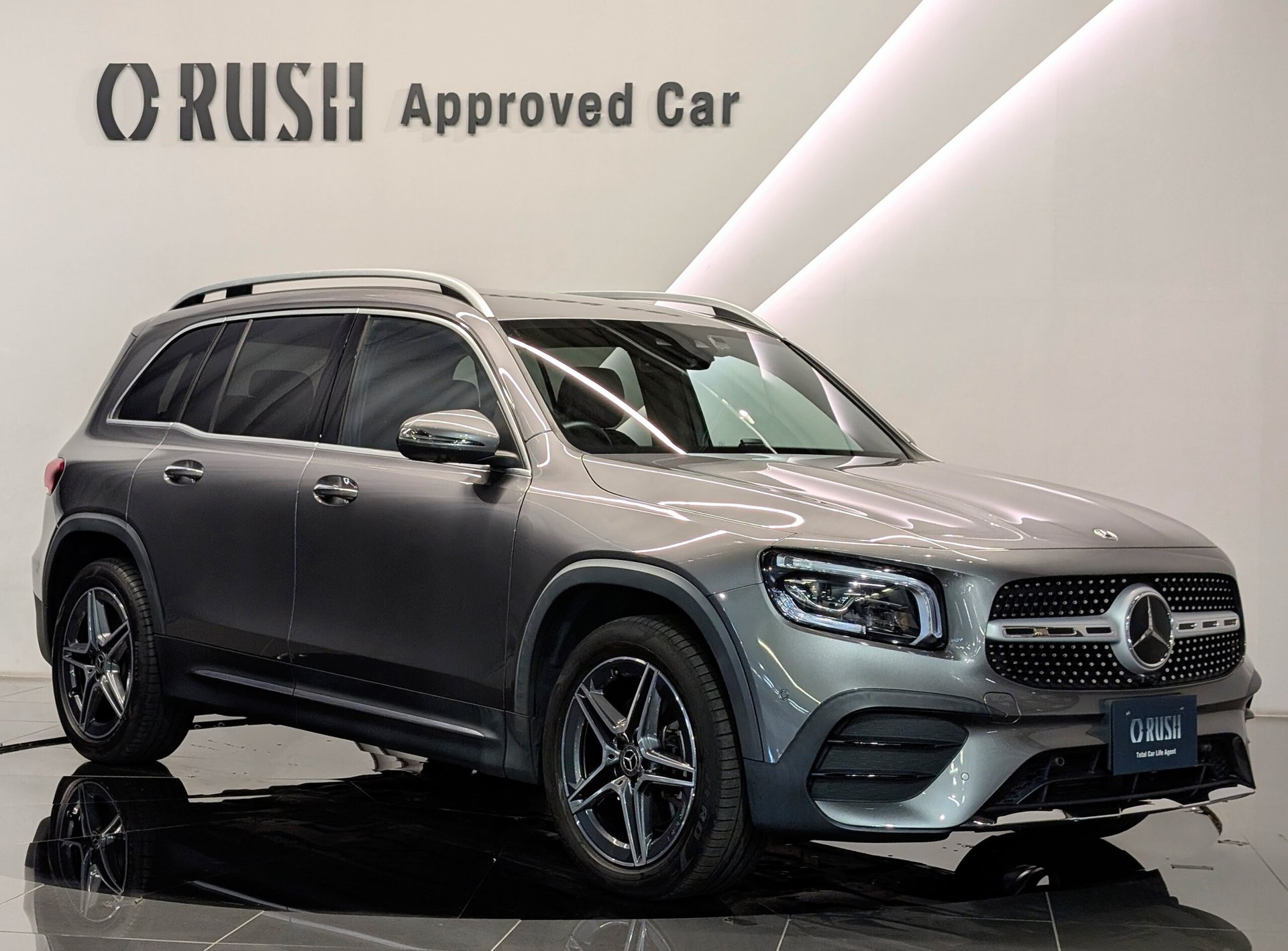 MERCEDES-BENZ GLB - View 1