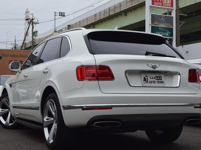 BENTLEY BENTAYGA - 6
