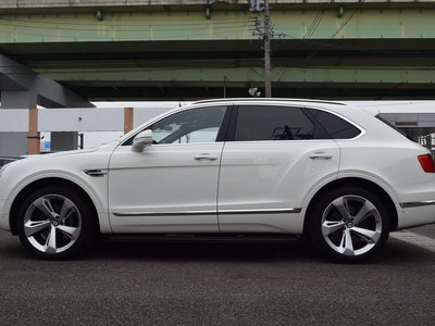 BENTLEY BENTAYGA - 7