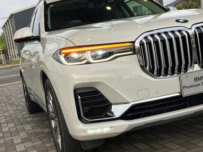 2021 BMW X7 photo 8