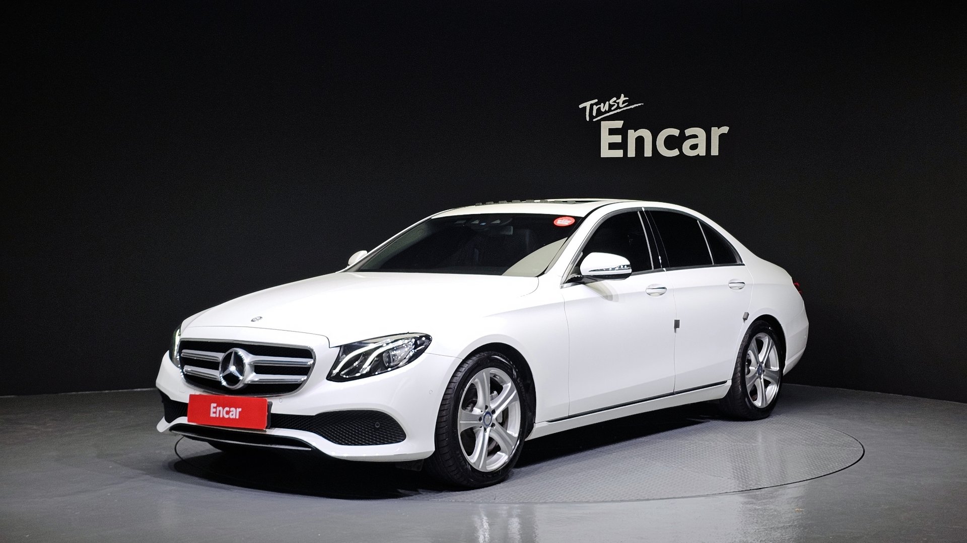 MERCEDES-BENZ E-CLASS - View 1