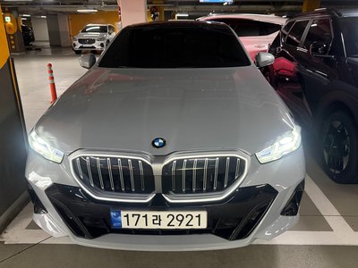 2024 BMW 5 SERIES photo 4