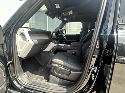 صورة 3 لـ 2025 LAND Rover DEFENDER