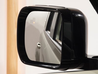 LAND ROVER DEFENDER 2024 thumbnail 35