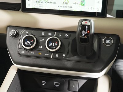 LAND ROVER DEFENDER 2024 thumbnail 12