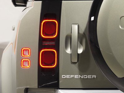 LAND ROVER DEFENDER 2024 thumbnail 37