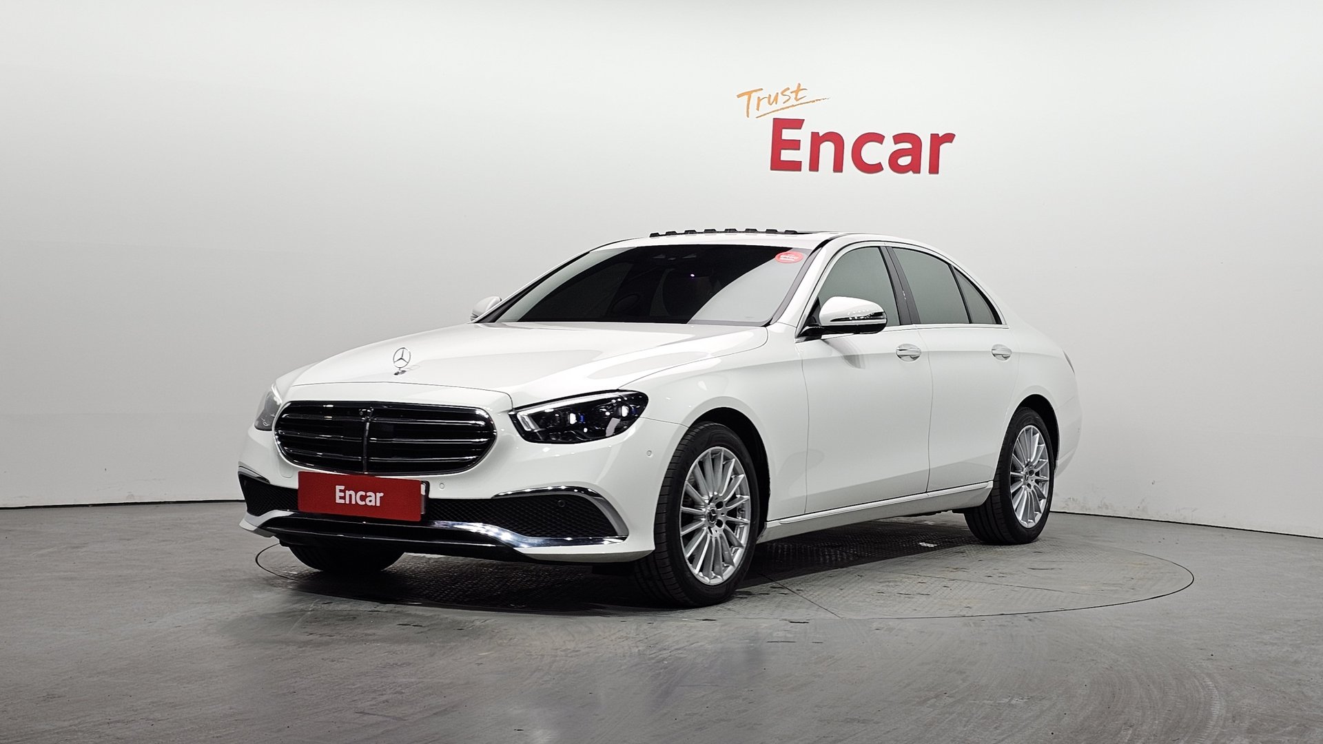 MERCEDES-BENZ E-CLASS - View 1