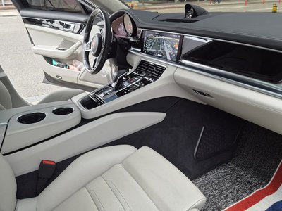PORSCHE PANAMERA - 4