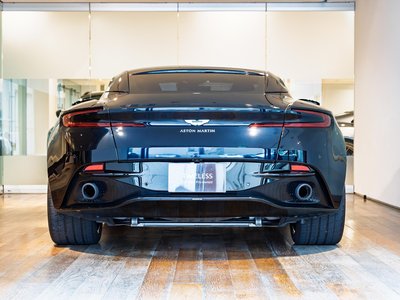 ASTON MARTIN DB11 - 6