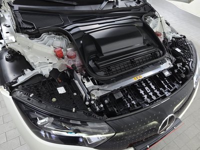 MERCEDES-BENZ EQE - 7